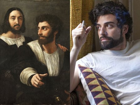 Oscar Isaac (phải ảnh) dường như đã “xuyên không” từ thời hiện đại trở về thời kỳ Phục hưng, kết bạn với danh họa lừng danh thế giới Raphael. Nhờ vậy mà Isaac có được cơ hội xuất hiện trong bức vẽ nổi tiếng “Self-Portrait with a Friend”.