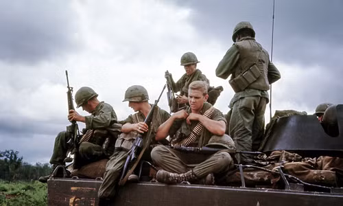 Quân đội Mỹ trang bị đầy đủ cho binh sĩ tham chiến ở chiến trường Việt Nam hàng loạt vũ khí, đạn dược và phương tiện quân sự hiện đại.