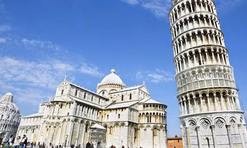 Italy: Italy là nơi bắt nguồn của Đế chế La Mã hùng mạnh trải dài 16 thế kỷ, cũng như phong trào văn hóa Phục Hưng giai đoạn thế kỷ 15 đến thế kỷ 17. Do đó, nơi đây có nhiều di sản thế giới được Unesco công nhận hơn bất kỳ quốc gia nào. Trong số 53 di sản, nổi tiếng nhất có thể kể đến tháp nghiêng Pisa, đấu trường La Mã, Villa Romana del Casale hay lâu đài Castel del Monte. Ảnh: Worldatlas.