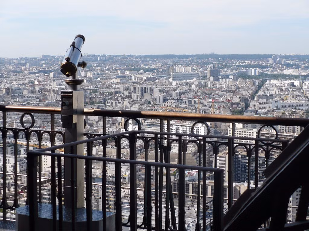 Căn phòng bí mật bên trong tháp Eiffel mới được mở cửa cho công chúng vào tham quan.