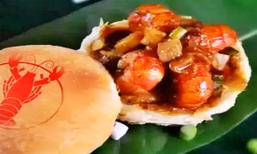 Banh trung thu nhan…ech, tom, cua gay sot thi truong 2017