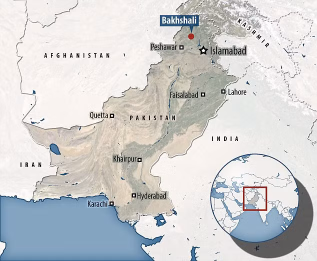 Trước đó, năm 1881, một người nông dân ở làng Bakhshali (nay thuộc Pakistan) đã vô tình tìm thấy cuốn bản thảo trên.