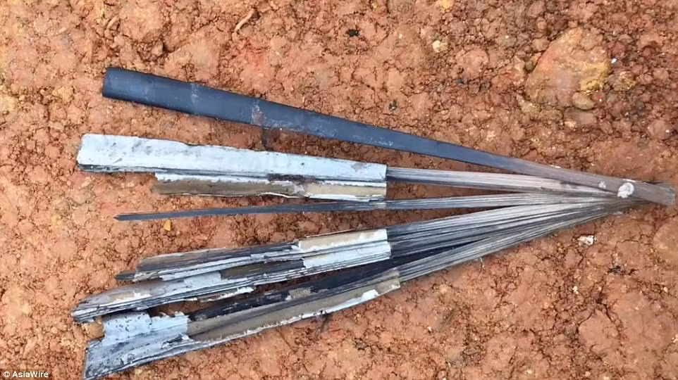 Người đàn ông này còn được mai táng cùng một chiếc quạt. Các chuyên gia dự định thực hiện những nghiên cứu sâu hơn về bộ hài cốt cũng như cỗ quan tài đã tìm thấy để giải mã những bí mật về người đàn ông này.