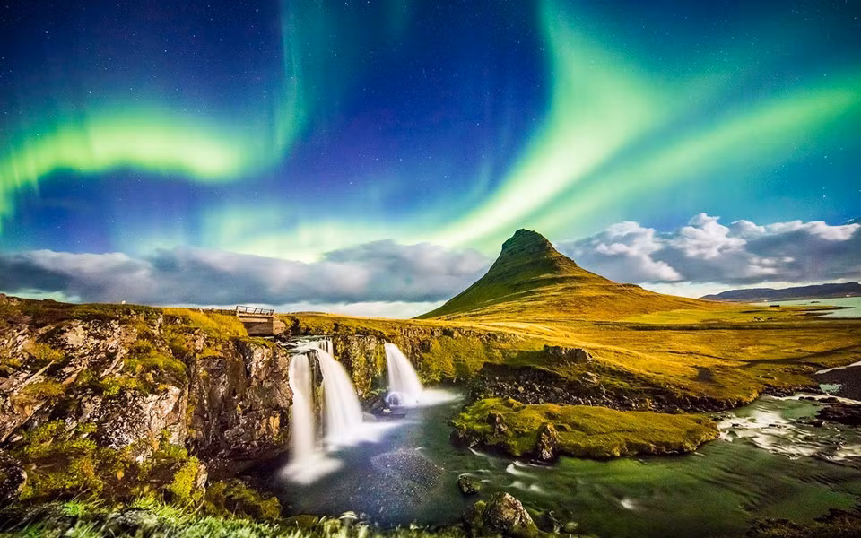 Ngoài những bãi biển cát đen, suối nước nóng và núi lửa, Iceland còn nhiều khung cảnh với vẻ đẹp hoang dã và khoáng đạt.