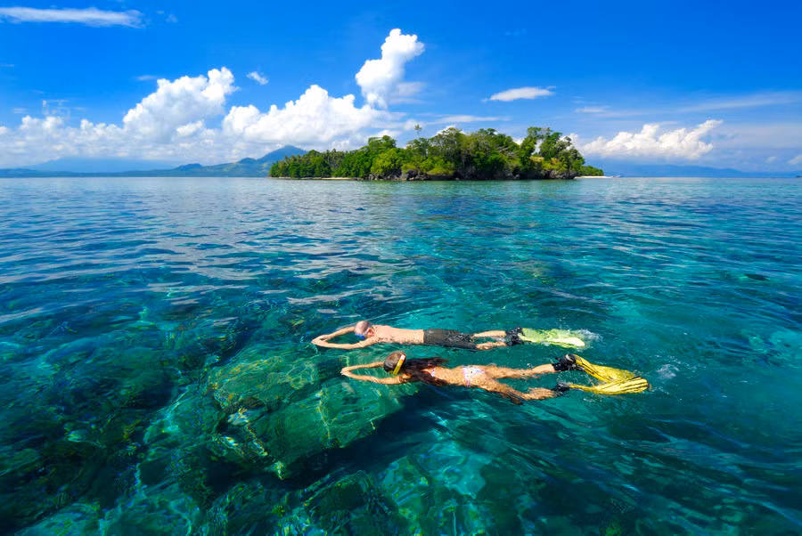 Indonesia ghi điểm nhờ vẻ đẹp thiên nhiên và nền văn hóa phong phú. Du khách có thể khám phá các hòn đảo xinh đẹp hay tham quan nhiều di sản độc đáo.