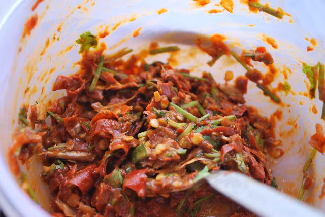 Nghe Thu’um là một loại tương ớt của người dân vùng Nagaland, Ấn Độ. Nghe Thu’um được làm từ cá khô lên men, ớt và cà chua. Ảnh: Fishvish.