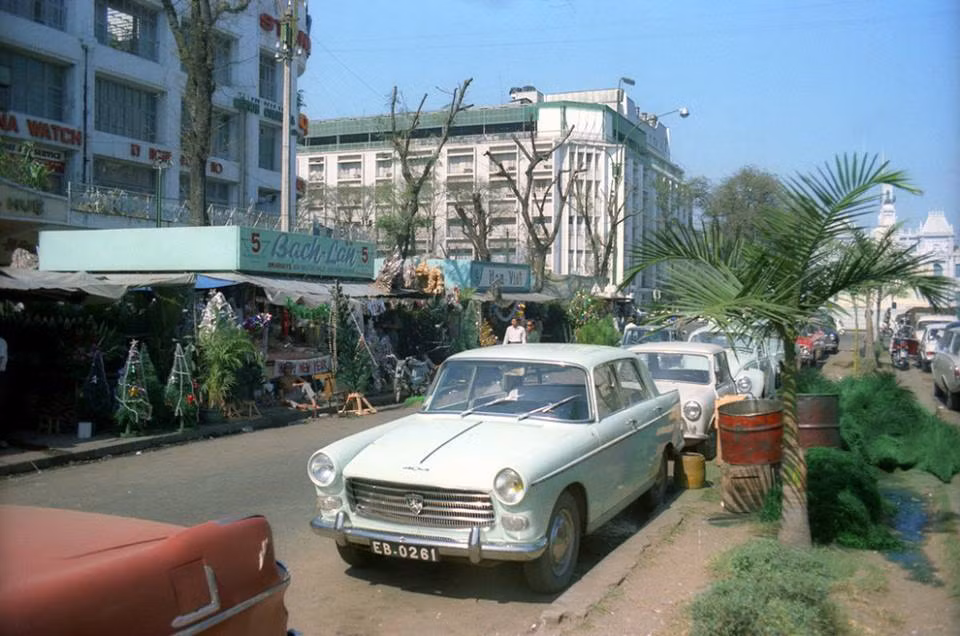 Đại lộ Nguyễn Huệ dịp Giáng sinh 1964.