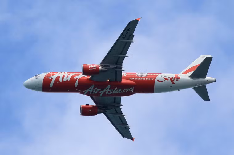 Ngày 28/12/2014, máy bay Airbus 320-200 của AirAsia với mã số đăng ký PK-AXC mang số hiệu chuyến bay QZ8501 từ thành phố Surabaya (Indonesia) đi Singapore mất liên lạc lúc 7h24 sáng (bằng giờ Việt Nam) với 162 người trên khoang.