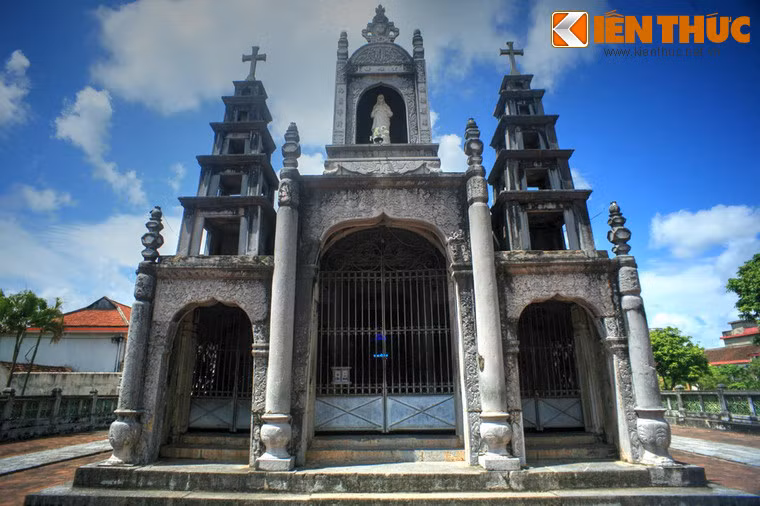 Đây chính là công trình hoàn thành sớm nhất trong quần thế kiến trúc nơi đây.