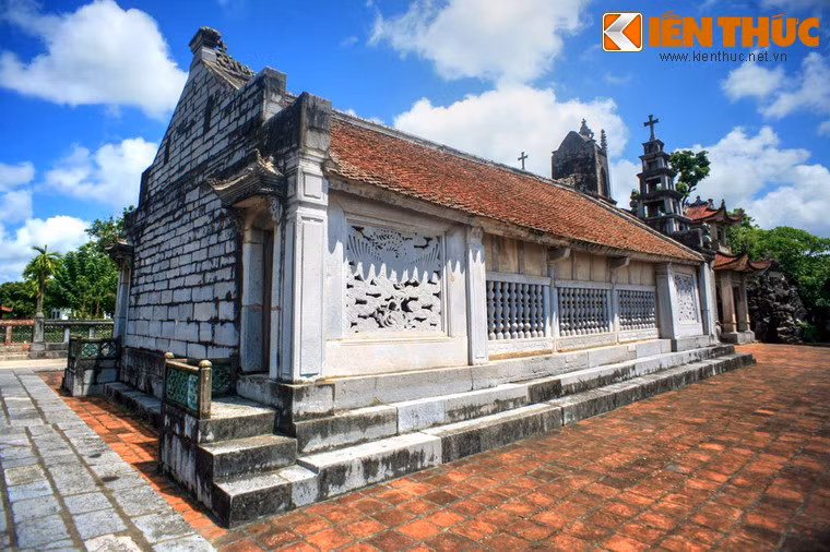 Việc xây dựng nhà thờ bằng đá này không những đòi hỏi kỹ thuật kiến trúc điêu luyện mà còn tiêu tốn một khối lượng nhân lực, vật lực khổng lồ.