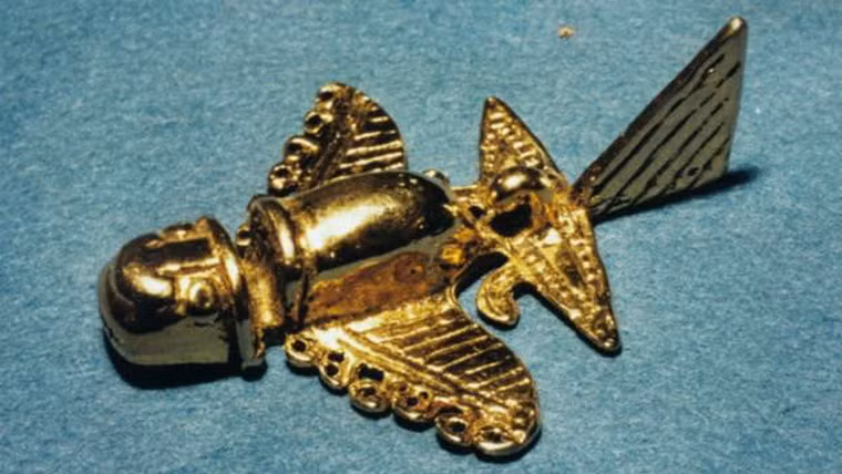 Một số người cho rằng chúng chỉ mô tả lại hình ảnh một loài chim hoặc một vị thần, và việc trông giống chiếc máy bay chỉ là sự trùng hợp.