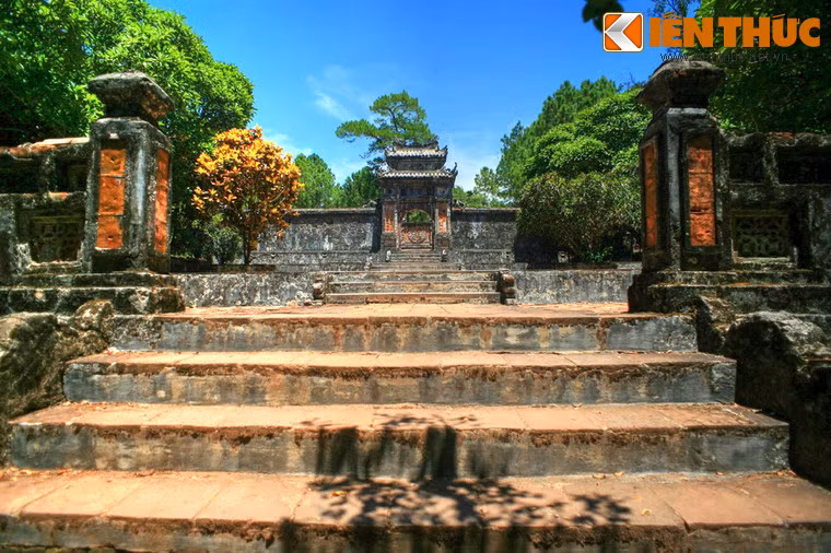 Tương truyền, Lệ Thiên Hoàng Hậu là một người phụ nữ nết na, hiền thục, ham học hỏi, rất được lòng mọi người. Tuy nhiên, số phận của bà cũng khá truân chuyên.