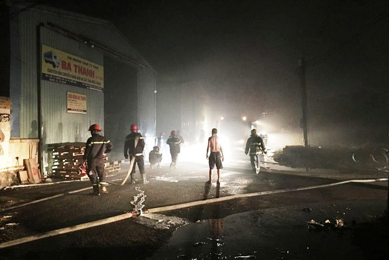 Trang dem chien dau voi “giac lua” kho nhot o ngoai thanh TPHCM