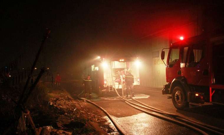 Đến nửa đêm, đám cháy cơ bản đã được khống chế.