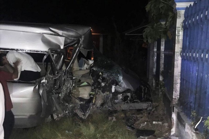 3 can bo toa trong xe va vu tai nan giao thong hiem gap