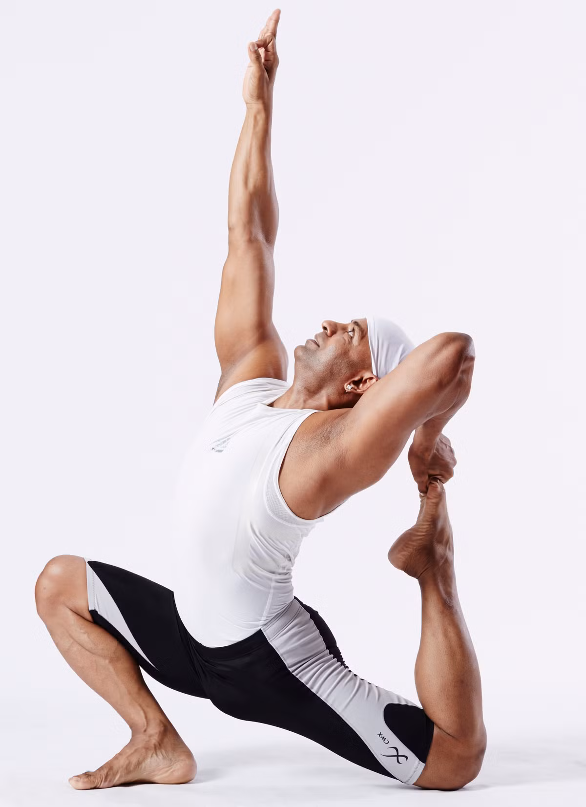 Hai cuon sach quy ve Yoga giup phat trien suc khoe the chat, tam than-Hinh-2