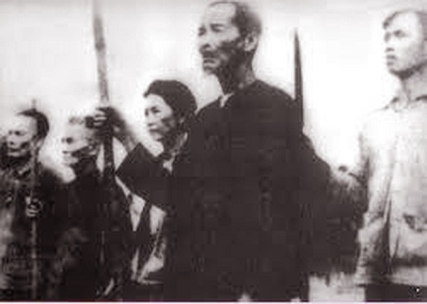 Tu doi tu ve trong Cach mang thang Tam den to chuc CAND dau tien