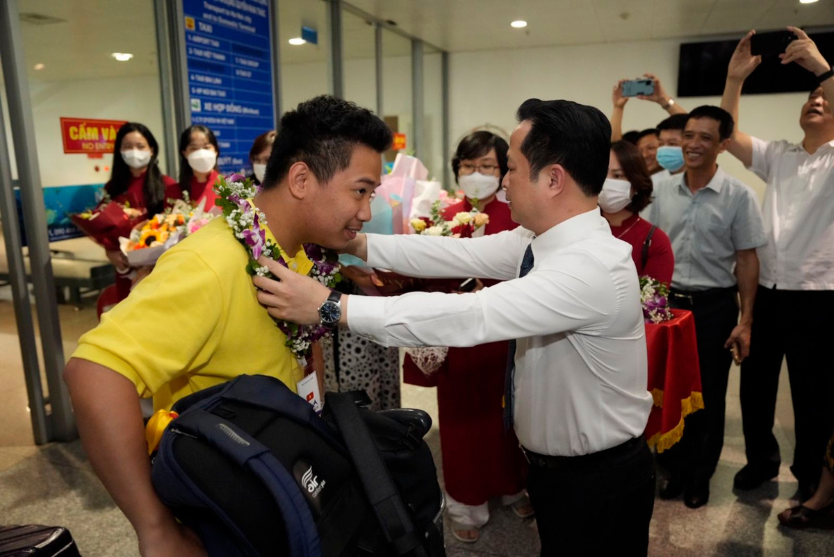 Ha Noi don doan Olympic quoc te Thien van hoc va Vat ly Thien van-Hinh-2