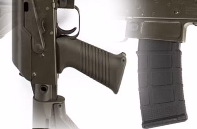 Súng trường tấn công AK-15 trang bị một hộp ốp nòng khá dài, trên hộp này có thiết kế sẵn các ray picantiny để có thể gắn phụ kiện chiến đấu khi cần thiết. Các phụ kiện có thể lắp ở cả ba mặt của hộp ốp nòng.