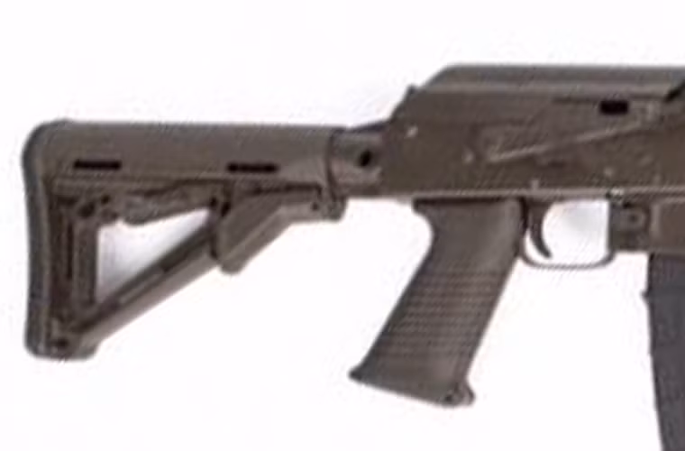 Súng trang bị một loại báng mới có thể điều chỉnh độ dài ngắn tùy vào đặc trưng của từng xạ thủ. Tuy thế, thiết kế mở cũng cho phép các xạ thủ thay thế các loại báng mới tùy vào sở thích. Có lẽ nhà thiết kế muốn hướng dòng súng này tới việc thương mại hóa cho người dân hơn thay vì hướng tới quân đội.