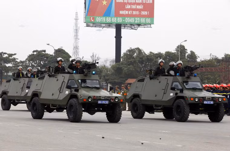 RAM 2000 MK3 được thiết kế với tinh năng cao, kết hợp với khả năng việt dã tốt với hai cầu chủ động. Động cơ FoL9126 công suất 189 mã lực cho vận tốc tối đa 100km/h, và dự trữ hành trình của xe lên tới 800km.