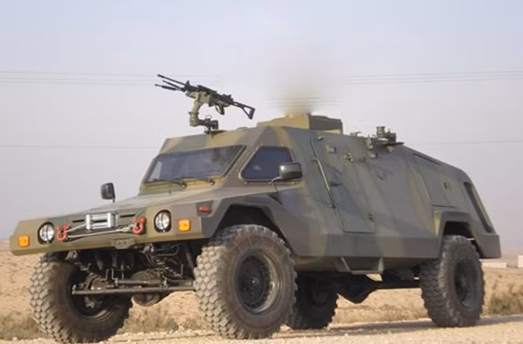 Với trọng lượng trên 7 tấn, xe RAM 2000 MK3 được bọc giáp khá tốt có thể chống lại đạn 7,62 ly bắn thẳng. Với khả năng đi trên mọi địa hình, tỷ lệ công suất trên trọng lượng là 28.6.1 cùng tính năng cao nhờ bọc thép. RAM 2000 MK3 có thể giúp các chiến sĩ cảnh sát cơ động Việt Nam thực thi mọi nhiệm vụ.