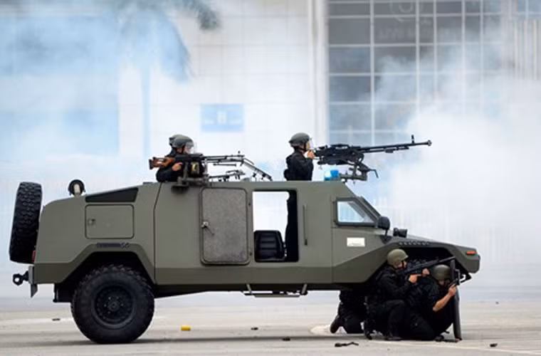 Hiện nay xe được Việt Nam tin dùng cả trong đơn vị cảnh sát lẫn quân đội. Nó trở thành một trong những xe bọc thép hạng nhẹ hiện đại nhất của cảnh sát cơ động và quân đội Việt Nam.