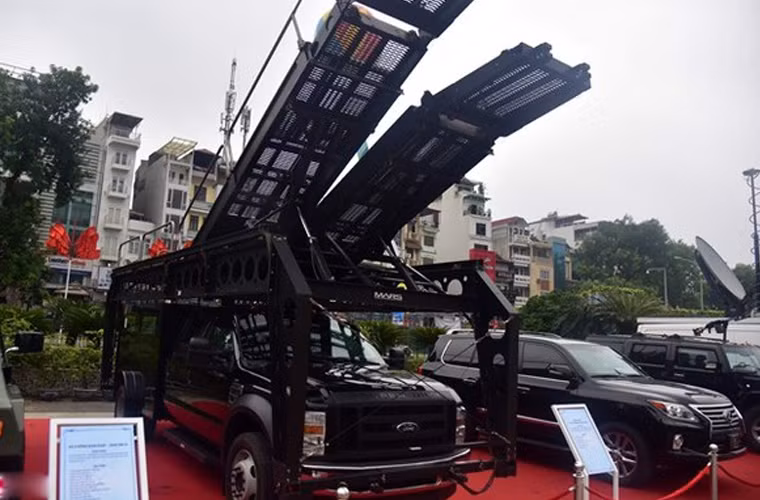 Super Duty được thiết kế cho mục đích chống khủng bố, giải cứu con tin, Xe được trang bị cấu hình làm xe chở thang phóng, nó sẽ hỗ trợ đắc lực cho lực lượng chấp pháp trong việc đột nhập vào những tòa nhà cao tần nhằm giải cứu con tin.