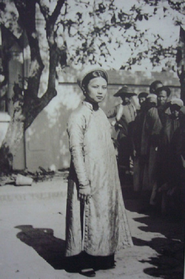 Trong đó, răng hạt huyền chính là điểm nhấn đồng thời là nét cuốn hút không thể chối từ của phái đẹp thời xưa.