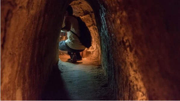 Địa đạo Củ Chi, một mạng lưới địa đạo phức tạp lần đầu tiên được xây dựng vào cuối những năm 1940 trong thời Pháp thuộc và sau đó được mở rộng vào đầu những năm 1960 khi Mỹ tăng cường hiện diện quân sự ở miền Nam Việt Nam để ủng hộ chế độ Cộng hòa.