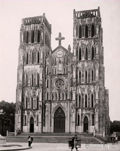 Toàn cảnh mặt trước nhà thờ Lớn năm 1931.