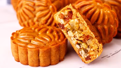 Ước tính, một chiếc bánh nướng nhân thập cẩm có lượng đường, calo tương đương 2 bát tô mì và 2 quả trứng. Người tiểu đường ăn vào cần chạy 15km mới có thể tiêu thụ hết chỗ năng lượng nạp vào.