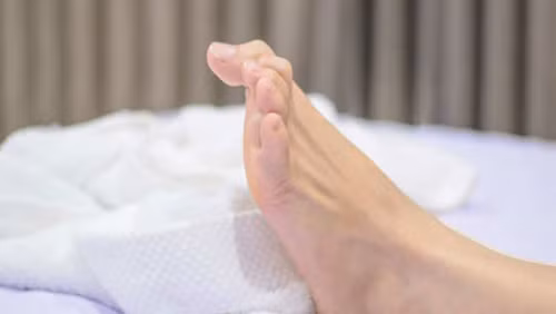 Người khỏe mạnh đôi khi bị chuột rút. Vậy nhưng chuột rút khi ngủ liên tục thì cần đi khám gấp. Rất có thể đây là dấu hiệu cơ thể không khỏe, phát tín hiệu “cầu cứu”.