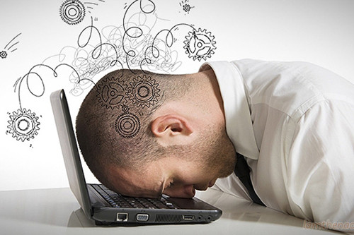 1. Căng thẳng quá mức. Cuộc sống có nhiều áp lực. Trong khi phụ nữ có nhiều cách xả stress như tán gẫu, mua sắm, khóc, nam giới lại có xu hướng im lặng, tự tìm cách giải quyết. Stress kéo dài ảnh hưởng trực tiếp đến thể trạng.