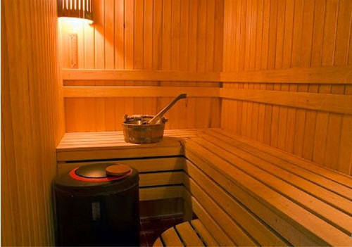 2. Xông hơi sai cách. Lợi ích của xông hơi là không thể phủ nhận. Xông hơi đúng cách giúp giảm mệt mỏi, giải tỏa căng thẳng, loại trừ khí ẩm, đào thải độc tố ra khỏi cơ thể.