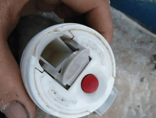 Nghiên cứu từng được các nhà khoa học Mỹ thực hiện cho thấy, bình đựng nước không được rửa sạch thực sự là mối đe dọa lớn với sức khỏe trẻ em. Thậm chí, vết bẩn bám trên thành bình đáng lo ngại hơn cả ở giẻ lau.