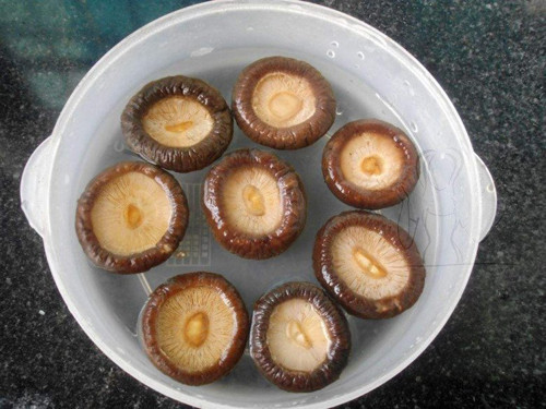 Nguyên nhân bởi nấm ngâm lâu có khả năng sinh orycin – loại độc tố do phân loài Pseudomonas cocotoxin sản sinh ra. Hiện không có thuốc giải đặc hiệu cho trường hợp nhiễm axit oryzae khiến tỉ lệ tử vong trên 40%. Thời gian ngâm nấm tốt nhất nên kiểm soát trong vòng 4 giờ, nhiệt độ nước không nên quá cao, mức nhiệt 30°C là thích hợp.