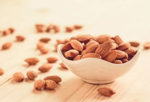 4. Hạnh nhân đắng. Có hai loại hạnh nhân là hạnh nhân đắng và hạnh nhân ngọt. Cả hai đều có nhiều dinh dưỡng song nên thận trọng với hạnh nhân đắng.