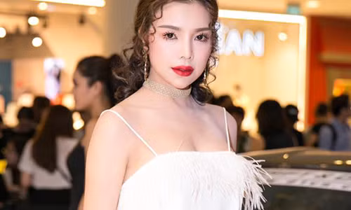 Tra Ngoc Hang dang anh mo hach khi bi nghi dao keo