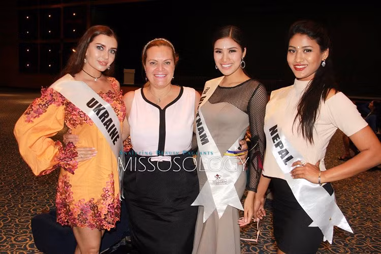 Nguyen Thi Thanh rang ro trong tong duyet chung ket hoa hau