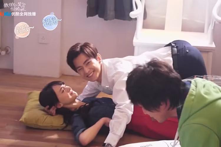 Tuy nhiên, để quay được phân cảnh này cả Dương Dương và Trịnh Sảng phải làm đi làm lại nhiều lần trước sự chứng kiến của hàng chục người trong một căn phòng nhỏ.