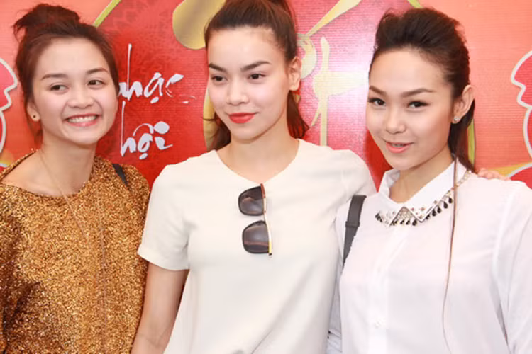 Từng xúc động vì được Hà Hồ hát bè, Minh Hằng bất ngờ khi người khiến cô rút khỏi ghế nóng là đàn chị. Ảnh: Trithucthoidai