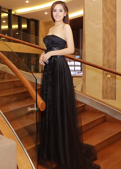 Năm 2006, Mai Phương Thúy đăng quang cuộc thi Hoa hậu Việt Nam. Sau hơn 10 năm giành vương miện, cô vẫn trẻ trung và cuốn hút. Nhiều người nhận xét nhan sắc của Mai Phương Thúy ngày càng hoàn thiện. Ảnh: Tiên Nguyễn