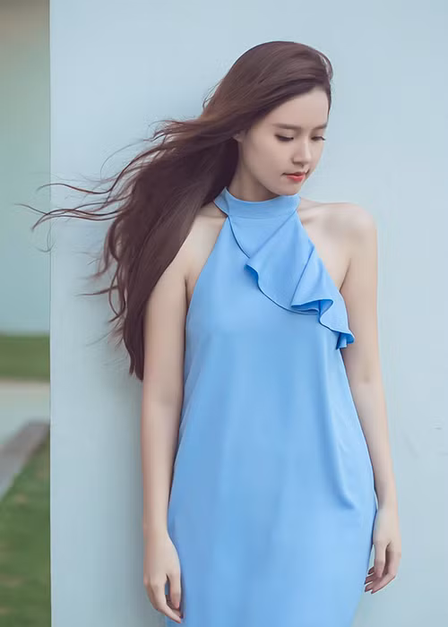 Trở lại showbiz sau biến cố tình cảm, Midu đắt show làm mẫu quảng cáo, tham gia đóng hai bộ phim. Cũng như Mai Phương Thúy, hot girl đời đầu của Sài thành khá mát tay trong công việc kinh doanh thời trang. Ảnh: FBNV