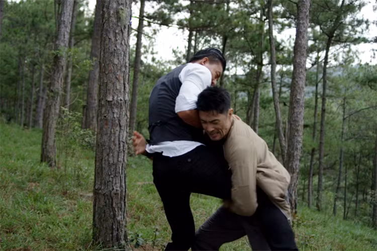 Ghế đạo diễn của phim được đảm nhận bởi Bùi Văn Hải – người từng chỉ đạo võ thuật các phim: “Để mai tính”, “Long ruồi”, “Lửa phật”, “Hiệp sĩ mù”... "Vú em tập sự" dự kiến khởi chiếu vào ngày 19/5/2017.