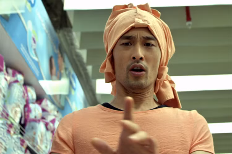 Sắp tới đây, “Ông hoàng phim võ thuật” Johnny Trí Nguyễn sẽ tái xuất màn ảnh rộng với bộ phim “Vú em tập sự”.