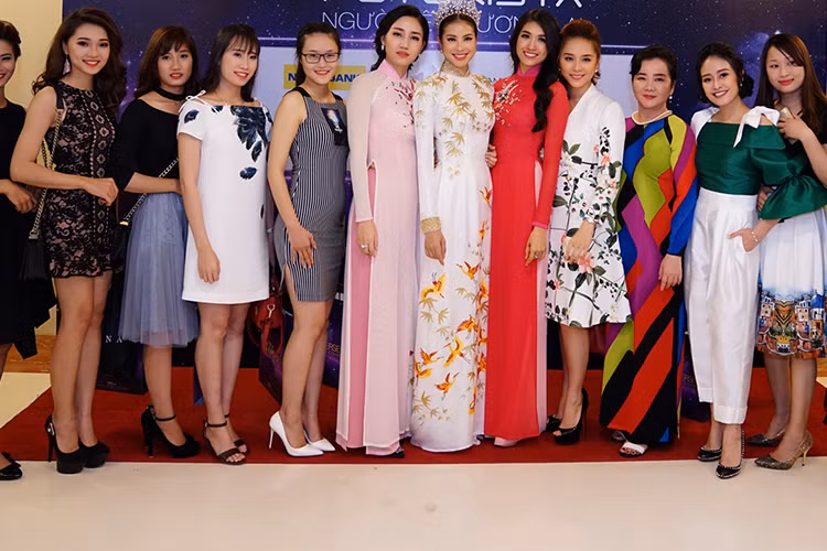 Trà My rút về hậu trường, kết hôn và sinh con trong khi Phạm Hương, Lệ Hằng vẫn tích cực tham gia hoạt động showbiz.