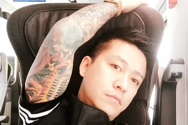 Tuấn Hưng vẫn đang trong chuyến lưu diễn ở châu Âu. Sau Paris (Pháp), anh hiện đang có mặt ở London (Anh). Ảnh: FBNV