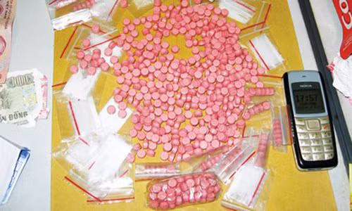 Vi sao gioi tre de nghien ma tuy tong hop?