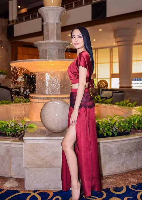 Sau lùm xùm thi chui, Lâm Thùy Anh hiếm khi xuất hiện tại các sự kiện giải trí. Hơn một năm trở lại đây, cô chủ yếu hoạt động trong lĩnh vực thời trang, chụp ảnh quảng cáo. Ngoài ra, Lâm Thùy Anh còn tập trung kinh doanh. Ảnh: FBNV